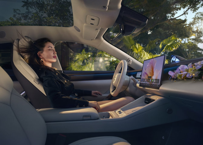 User sitting in the driver's seat of the SAIC Z7-Z7T enjoying the air conditioning, showcasing the vehicle's all-new water ion air conditioner