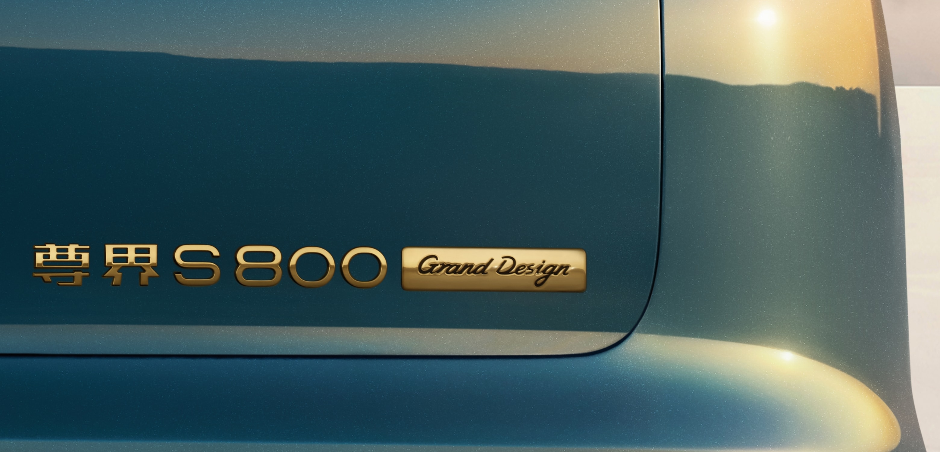 Maextro S800 Grand Design – Gold Badge at Rear