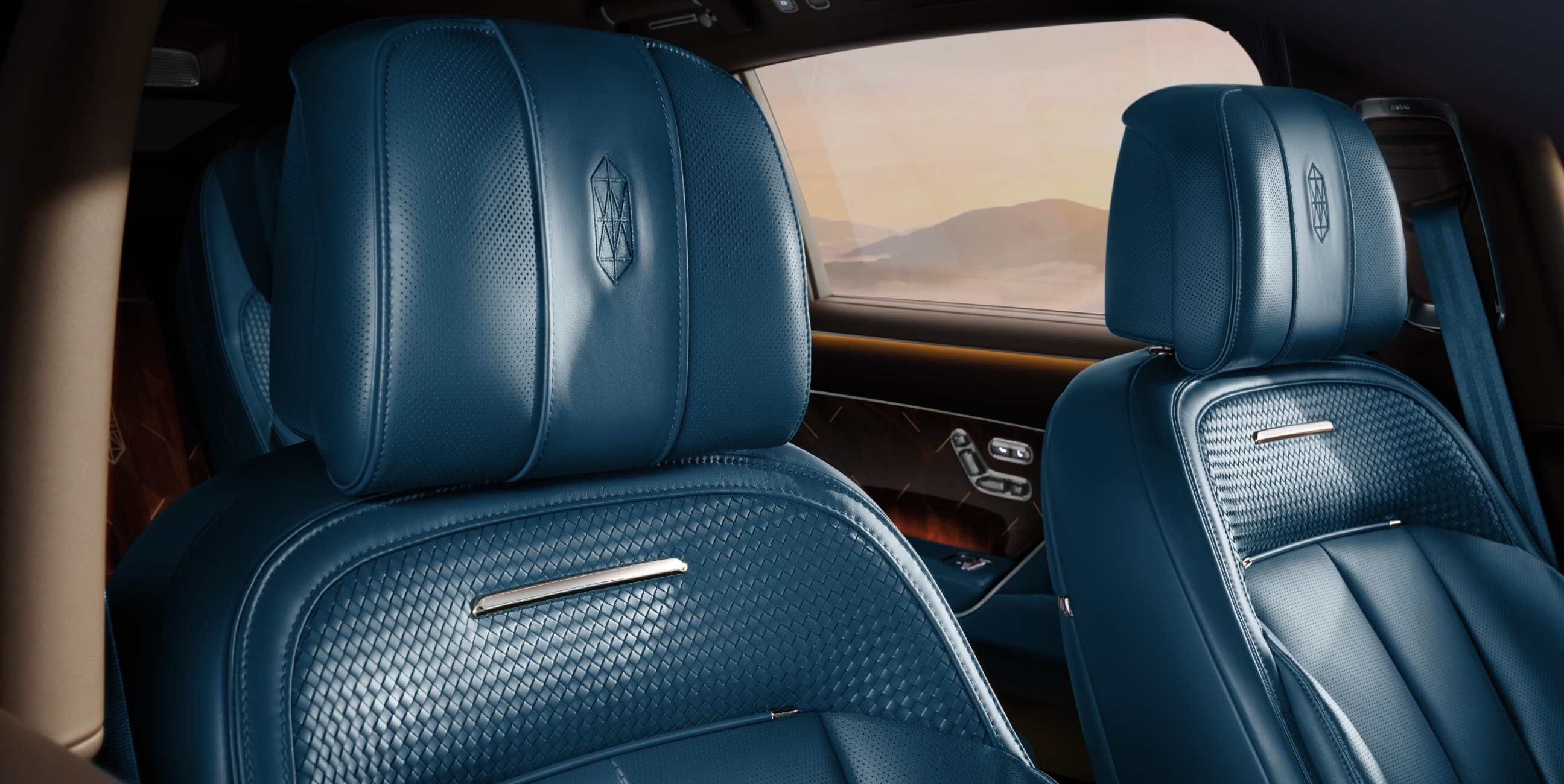 Maextro S800 Grand Design – Woven Leatherwork on Seats