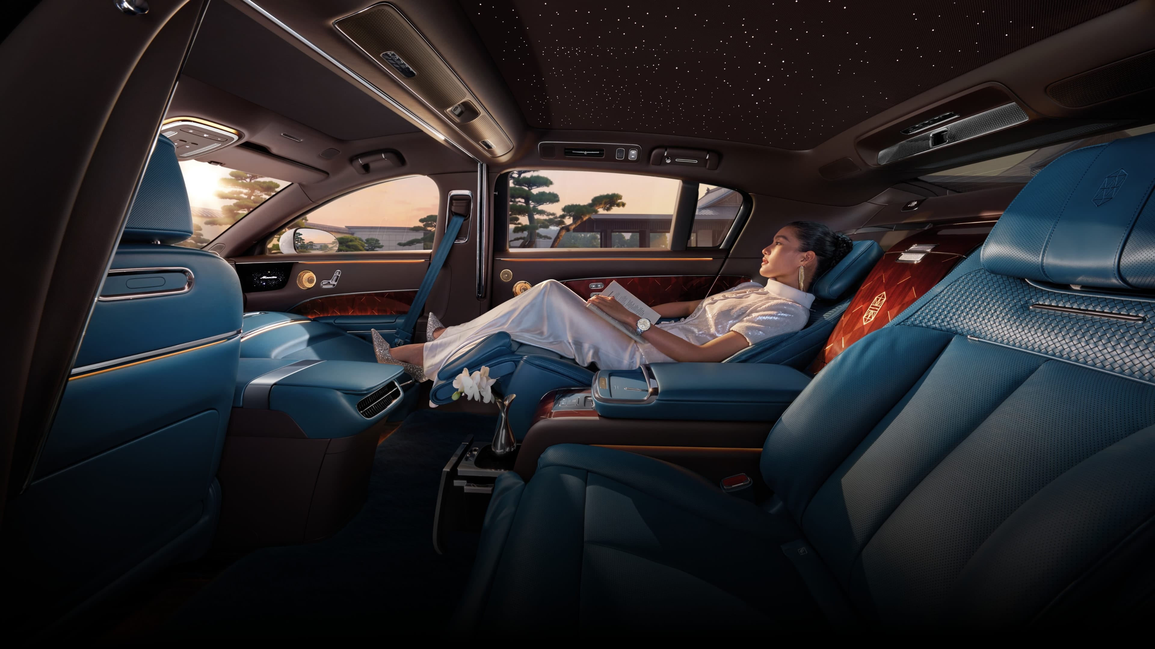 User rests on Maextro S800 Grand Design Signature Grand View ActiveSafe Zero-Gravity Seat