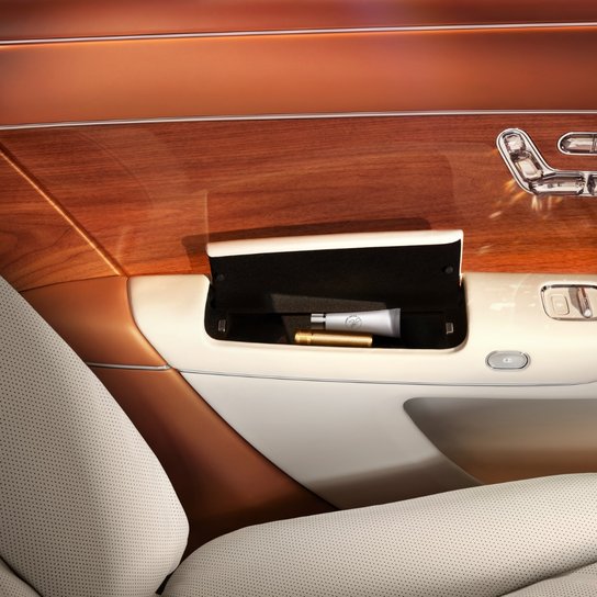 Zun Jie S800 Second-Row Armrest Storage Compartment