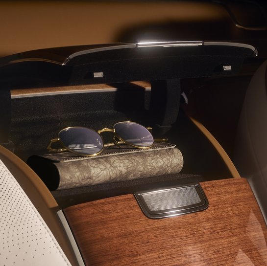 Zun Jie S800 Concealed Storage Compartment